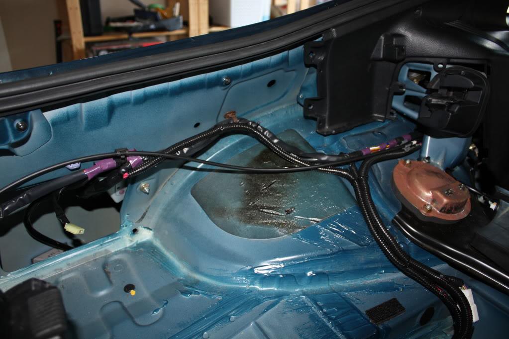 cleaned up wiring in trunk