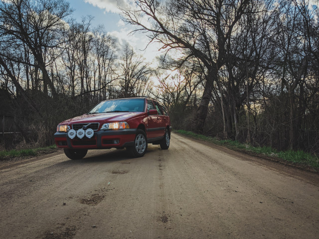 The Swedish Fish - 2000 Volvo V70XC