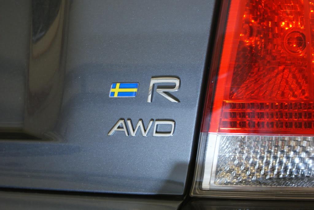 Volvo S60R badges