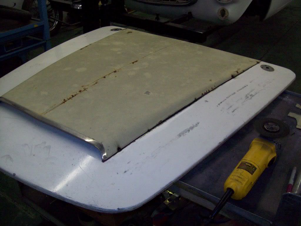 66 Volvo P1800 hood scoop