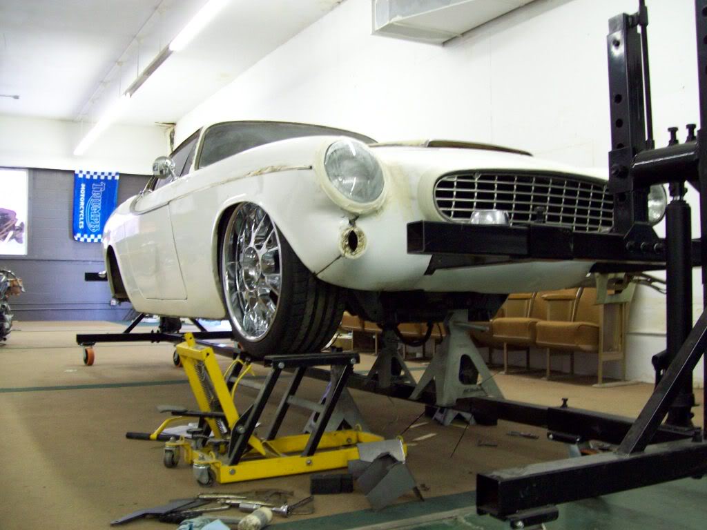 66 Volvo P1800 front