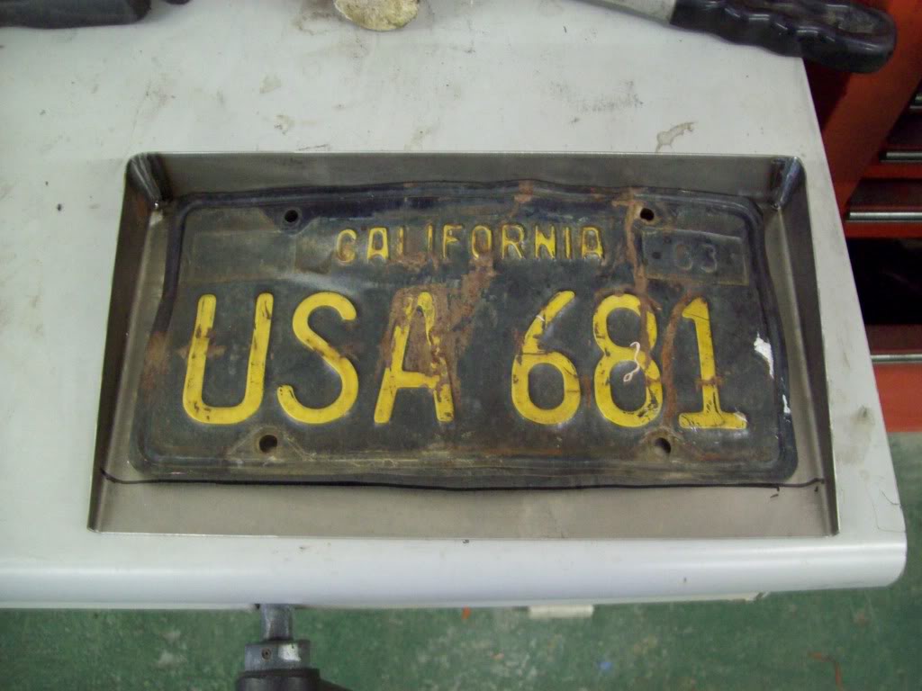 Volvo P1800 recessed license plate