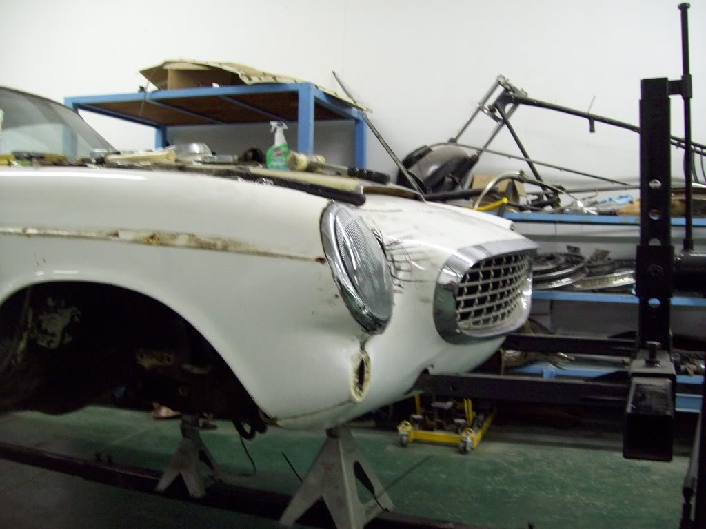 66 Volvo P1800 front