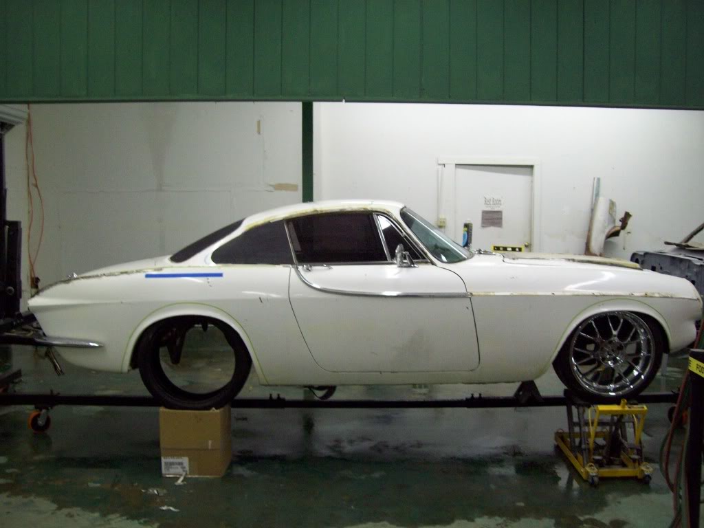 Volvo P1800 stance