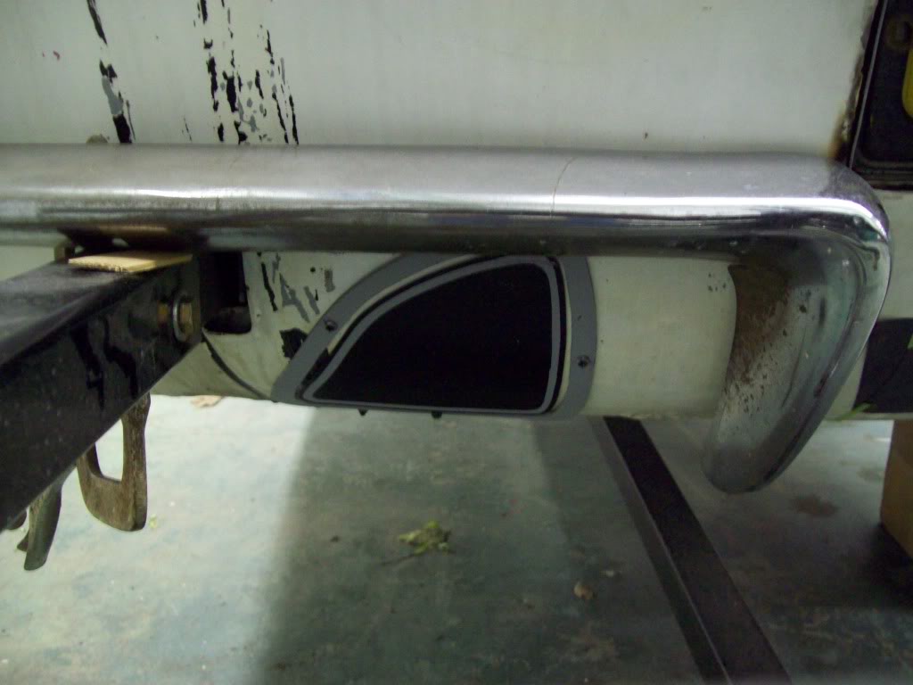 Volvo P1800 custom exhaust port