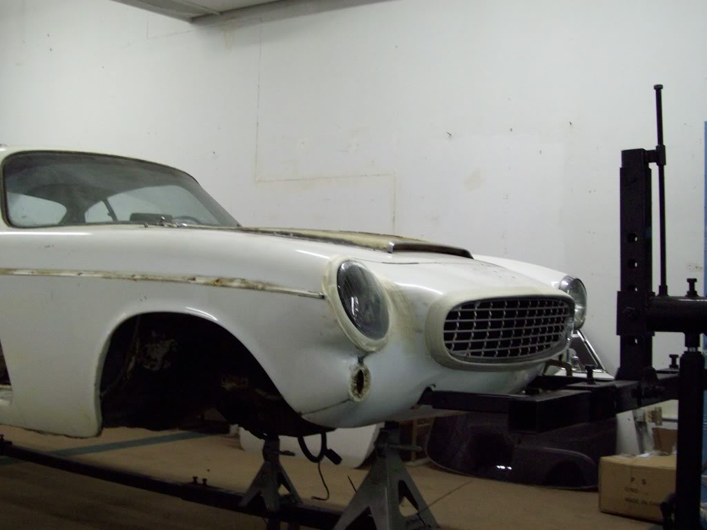 66 Volvo P1800 front grill