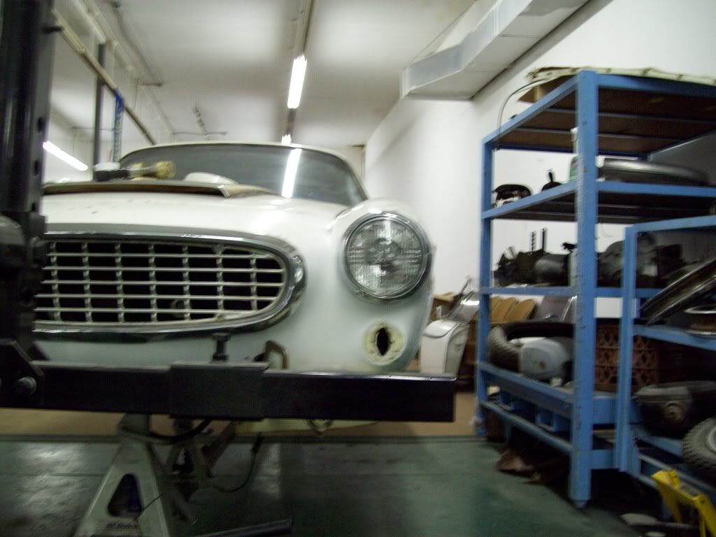 66 Volvo P1800 grill