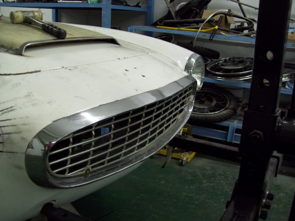 66 Volvo P1800 grill