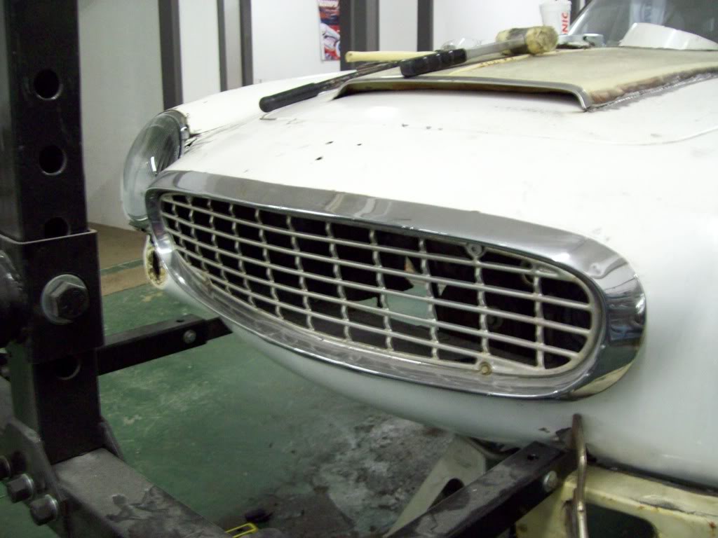 66 Volvo P1800 grill