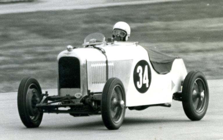 BYY racing at Sandown Historics.jpg