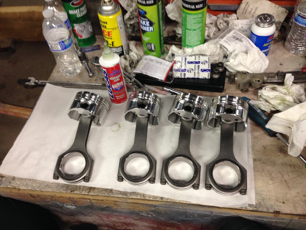  5S-FE engine building connecting rods and pistons