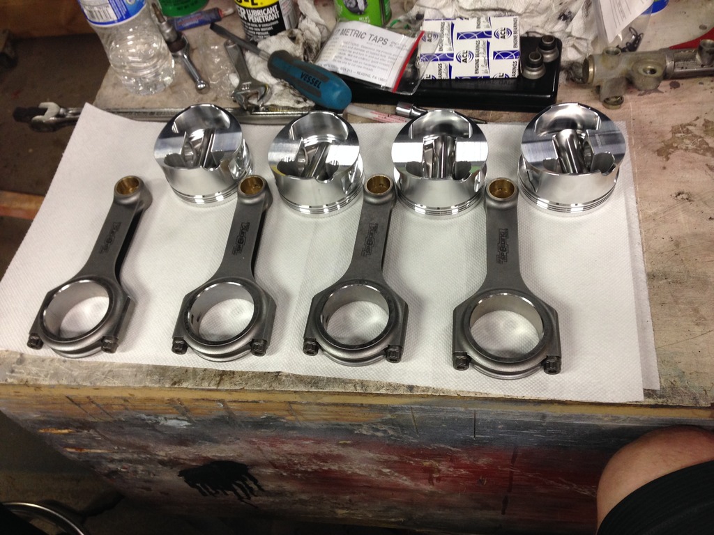  5S-FE engine connecting rods and pistons