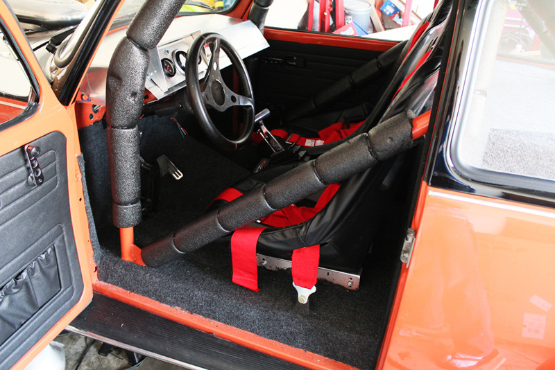 V8 VW Beetle interior roll cage