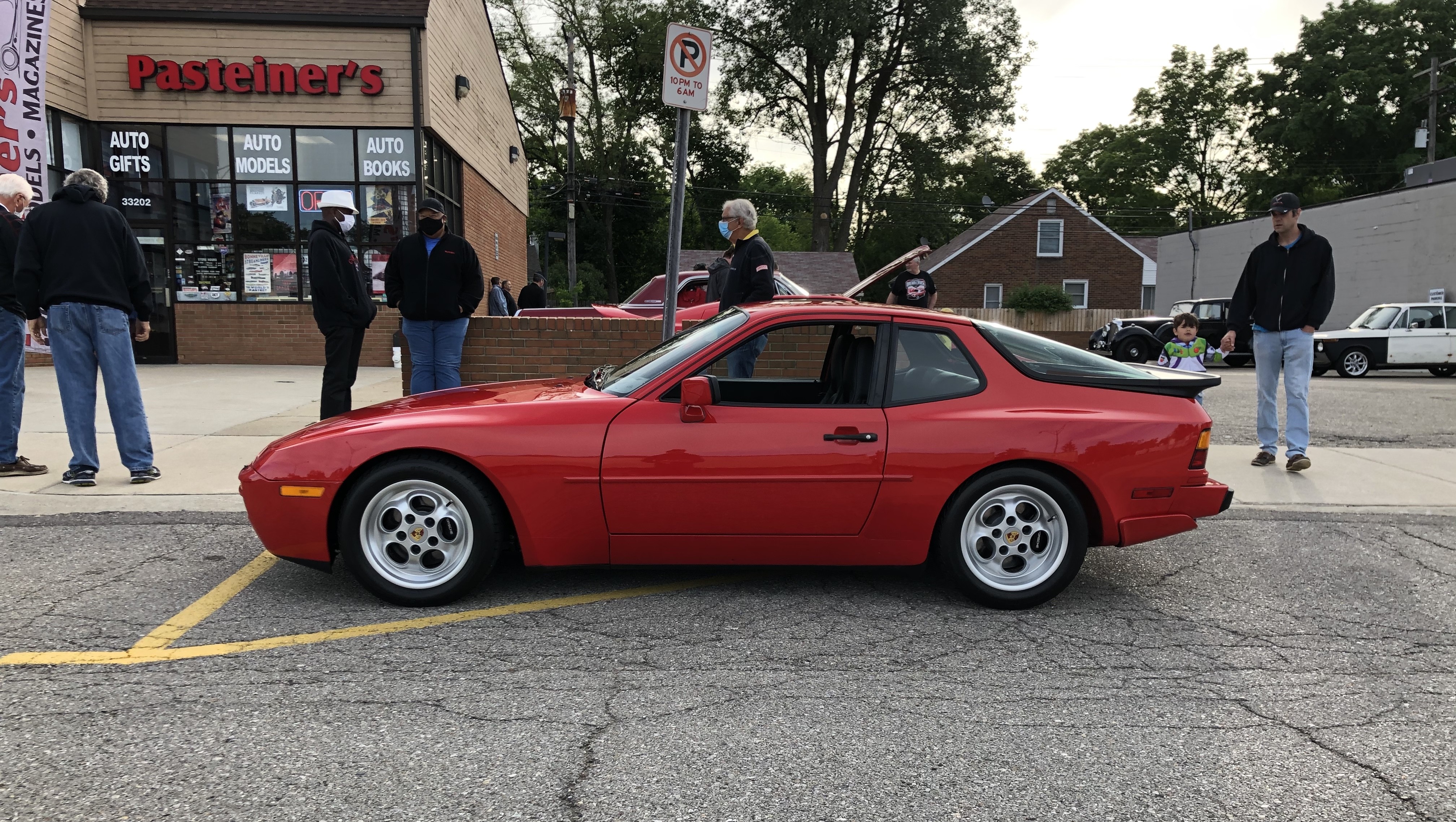 944