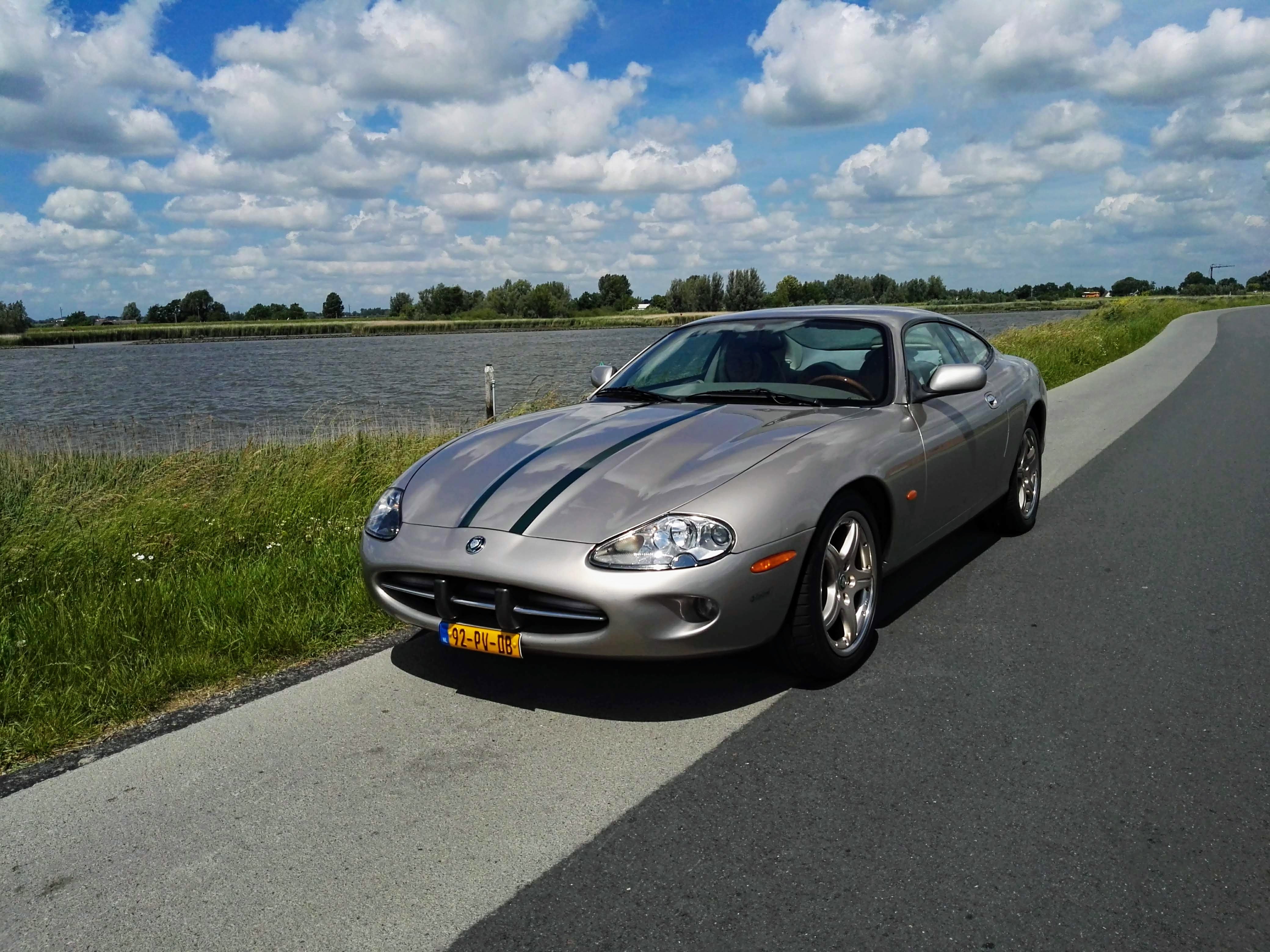 XK8, XKR