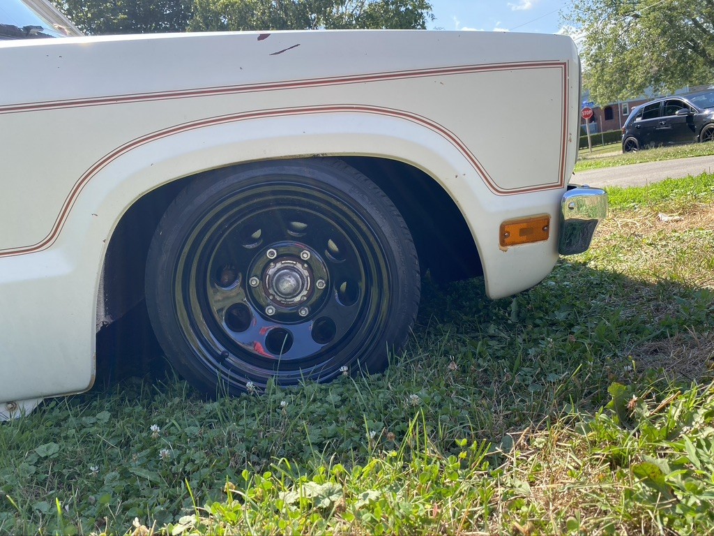 I'm very lucky that the fender are fibreglass replacements and as such they dont really have a lip to rub on and they bend out of the way on turns