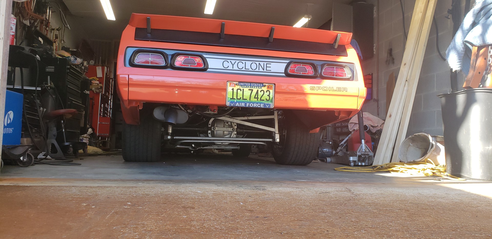 Rear end with panhard bar